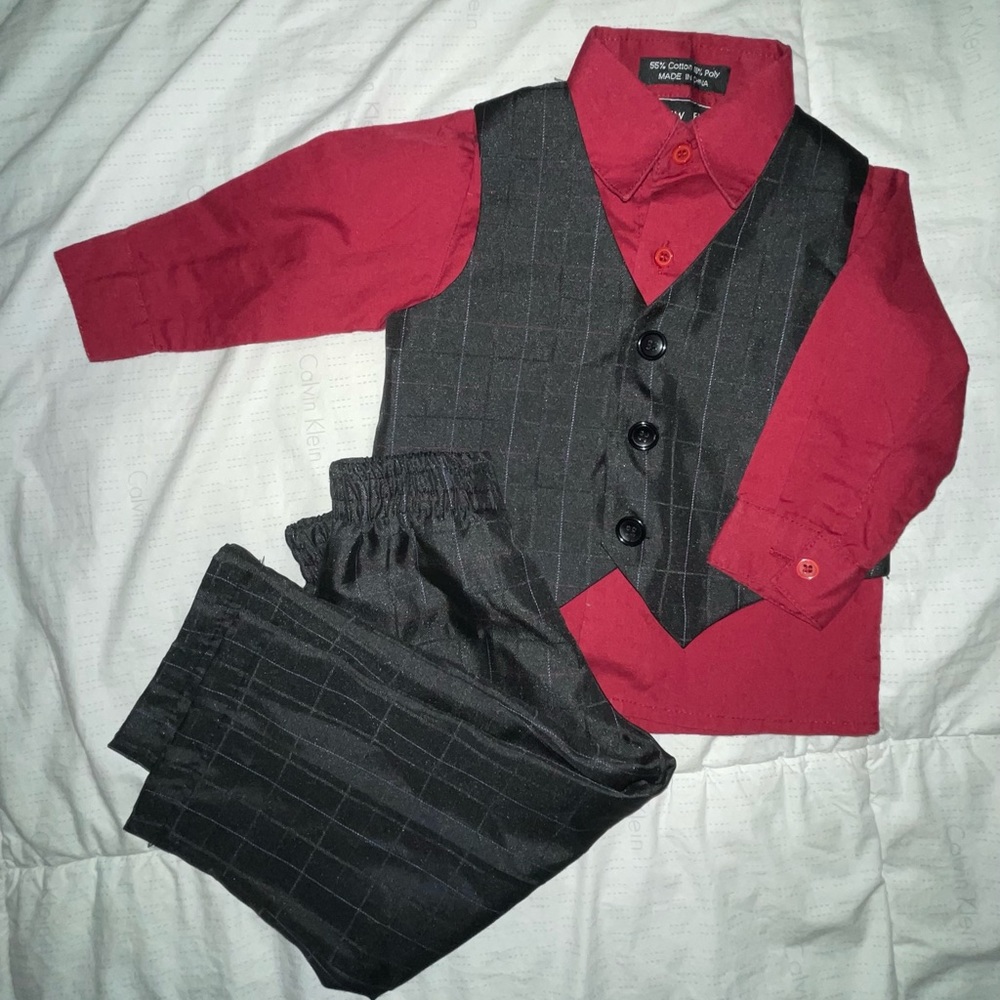 NWOT- Andrew Fezza 3-pc suit for baby. Sz: 3-6 mos. $25.